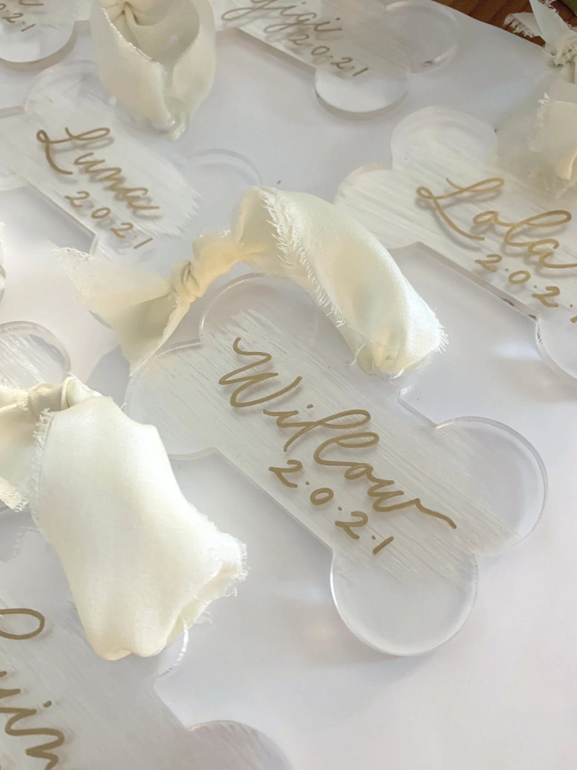 Bone calligraphy ornament